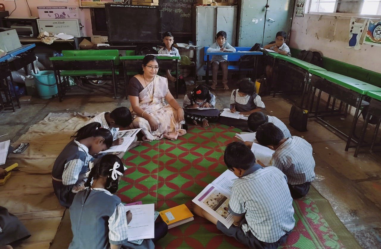 कृष्णाने स्वतःबद्दल लिहिली सुंदर कविता; शिक्षक-पालकांकडून झाले कौतुक - Image 2 कृष्णाने स्वतःबद्दल लिहिली सुंदर कविता; शिक्षक-पालकांकडून झाले कौतुक - Image 2